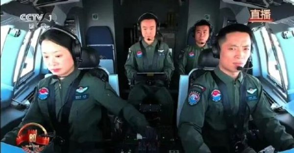 日昇配资 “阅兵最帅女机长”谭红梅来自重庆永川，母校：97级毕业，父母老师一直以她为傲